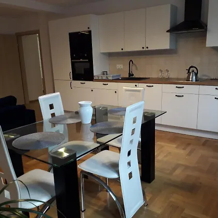 Apart- Salon Z Aneksem Kuchenym, 2 Sypialnie, Lazienka שצ'צ'ין