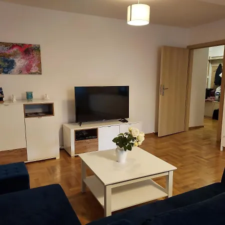 Albergue Apart- Salon Z Aneksem Kuchenym, 2 Sypialnie, Lazienka Estetino