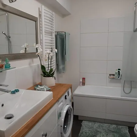 Hostel Apart- Salon Z Aneksem Kuchenym, 2 Sypialnie, Lazienka