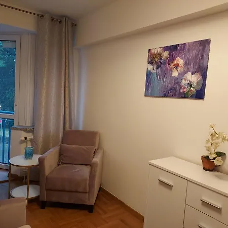 Apart- Salon Z Aneksem Kuchenym, 2 Sypialnie, Lazienka Hostel