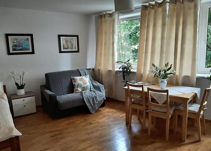 Hostel Apart- Salon Z Aneksem Kuchenym, 2 Sypialnie, Lazienka *